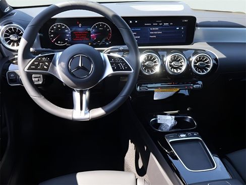 New 2025 Mercedes-Benz CLA 250 4MATIC image 18