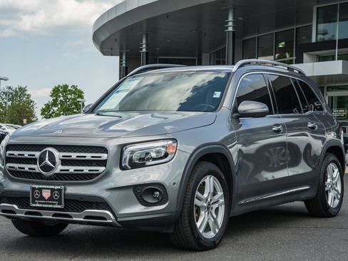 Used 2022 Mercedes-Benz GLB 250 4MATIC w/ Premium Package Lite image 3