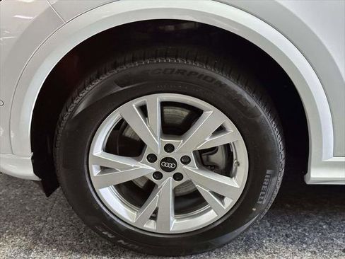 Used 2025 Audi Q5 Premium w/ Convenience Package AWD/4WD image 3