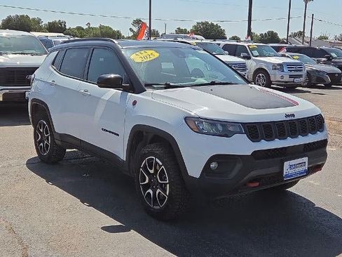 Used 2025 Jeep Compass Trailhawk AWD/4WD image 7