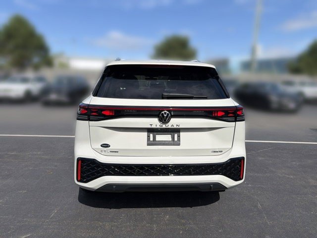 New 2026 Volkswagen Tiguan SEL R-Line AWD/4WD image 6