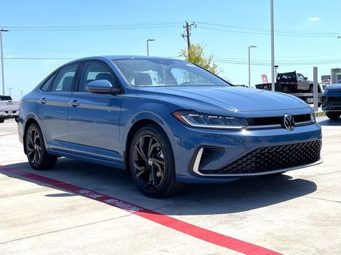 New 2025 Volkswagen Jetta SE image 8