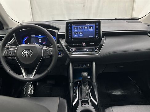 Used 2022 Toyota Corolla Cross XLE image 21