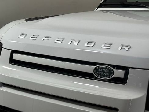 Used 2025 Land Rover Defender 110 S image 13