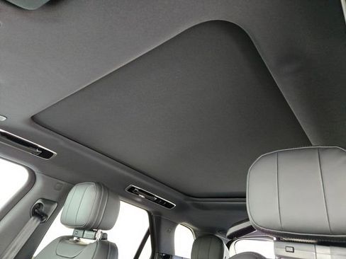 New 2026 Land Rover Range Rover Sport SE image 11