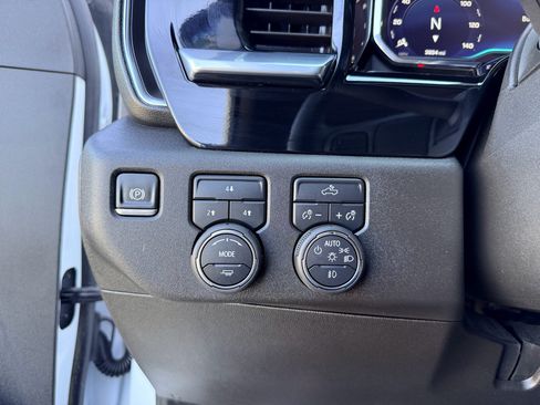 Used 2025 Chevrolet Silverado 2500 LT w/ Convenience Package AWD/4WD image 16
