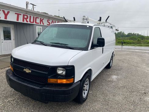 Used 2011 Chevrolet Express 1500 RWD image 3