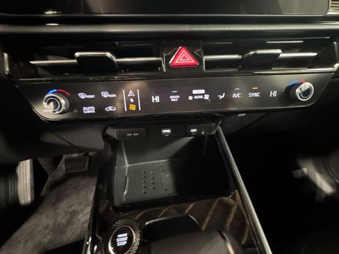 Certified 2025 Kia Niro EX image 23