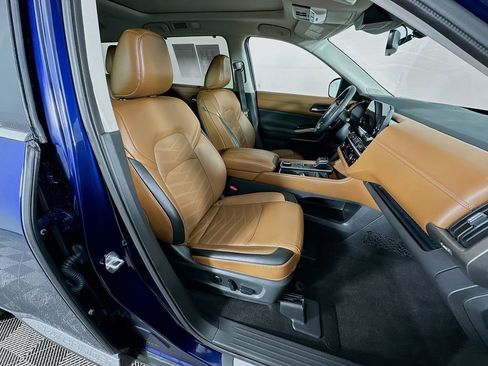 Certified 2024 Nissan Pathfinder Platinum image 40