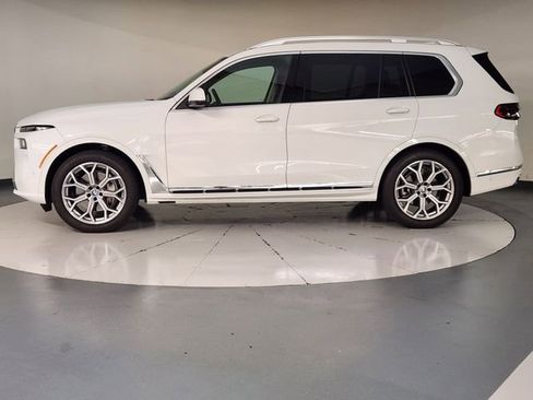Used 2025 BMW X7 xDrive40i AWD/4WD image 5