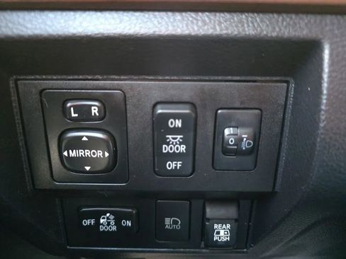 Used 2019 Toyota Tundra Limited w/ Limited Premium Package AWD/4WD image 29