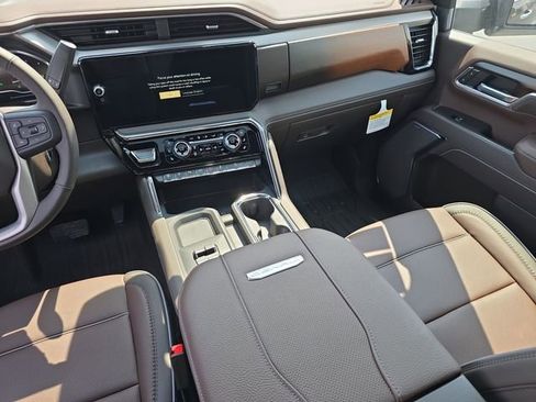 New 2025 GMC Sierra 2500 Denali w/ Denali Reserve Package image 10