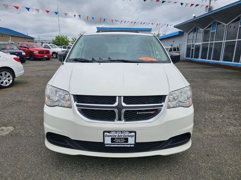 Used 2013 Dodge Grand Caravan SE FWD image 2