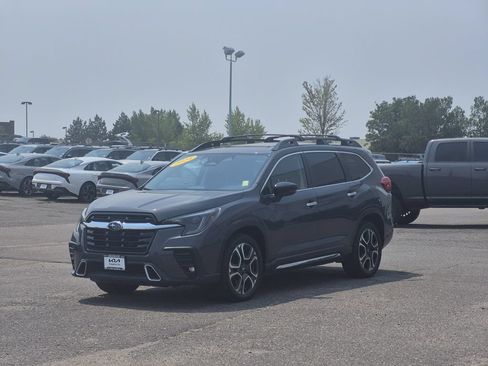 Used 2024 Subaru Ascent Touring AWD/4WD image 4