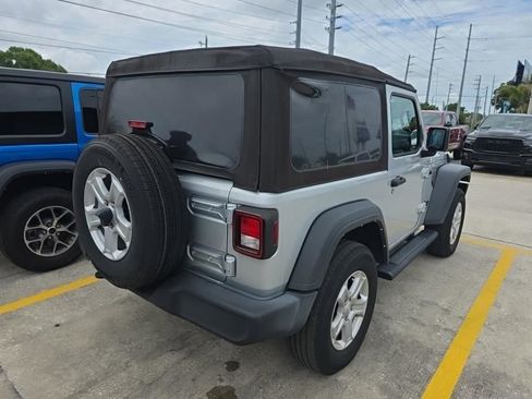 Used 2022 Jeep Wrangler Sport AWD/4WD image 9