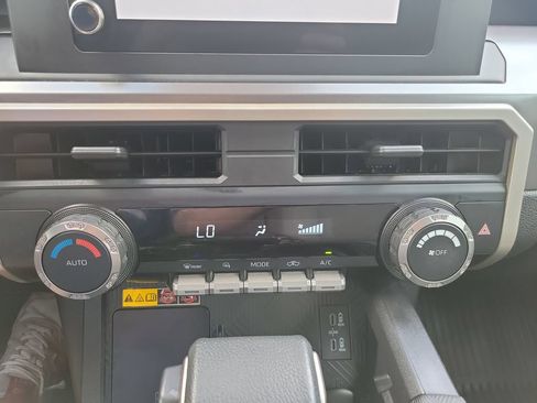 Used 2024 Toyota Tacoma SR5 w/ SR5 Upgrade Package AWD/4WD image 35