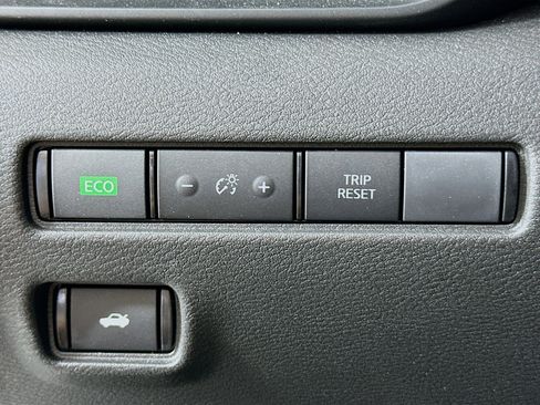 Used 2025 Nissan Sentra S FWD image 17