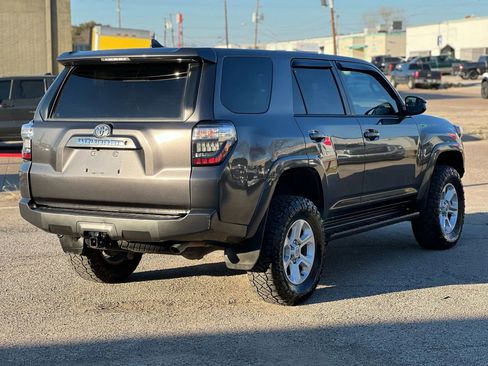 Used 2017 Toyota 4Runner SR5 AWD/4WD image 7
