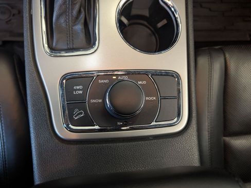Used 2019 Jeep Grand Cherokee Limited w/ Luxury Group II AWD/4WD image 29