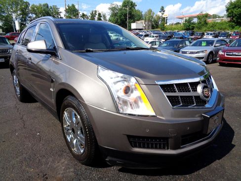 Used 2011 Cadillac SRX Luxury image 3
