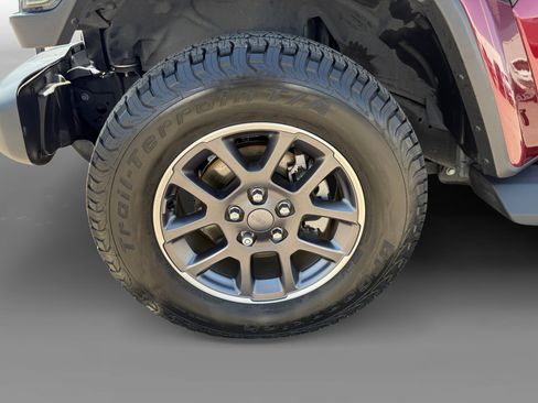 Used 2021 Jeep Gladiator Overland AWD/4WD image 9