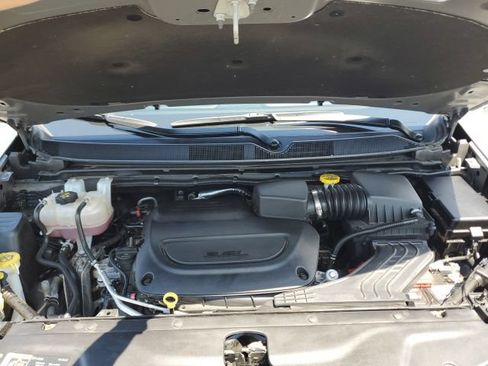 Used 2025 Chrysler Pacifica Limited FWD image 11