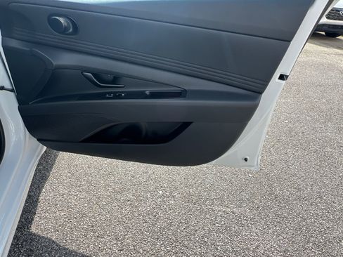 Used 2025 Hyundai Elantra Sport image 10