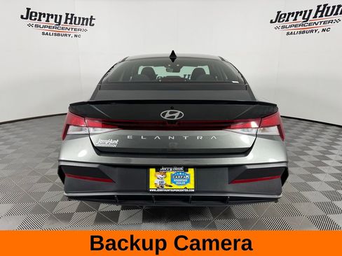 Used 2025 Hyundai Elantra Sport image 7