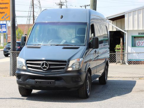 Used 2018 Mercedes-Benz Sprinter 2500 image 3