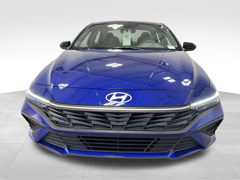 Certified 2025 Hyundai Elantra Sport FWD image 6