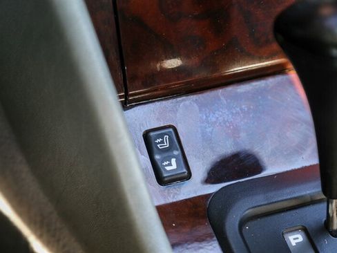 Used 1995 Mercedes-Benz E 320 Convertible image 84