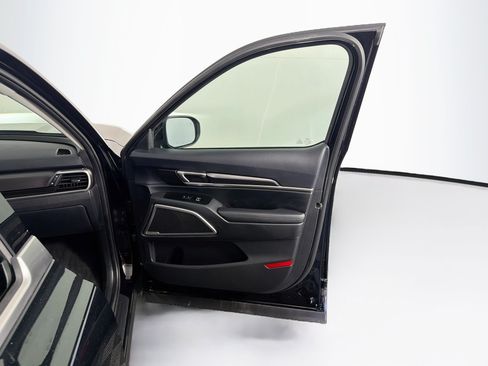 Used 2025 Kia Telluride LX FWD image 34