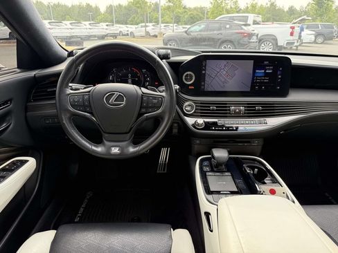 Used 2022 Lexus LS 500 F Sport w/ Accessory Package (Z2) AWD/4WD image 8