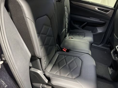 Used 2025 Volkswagen Atlas Cross Sport SE image 13