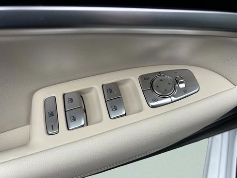 Used 2026 Genesis G70 2.5T RWD image 22