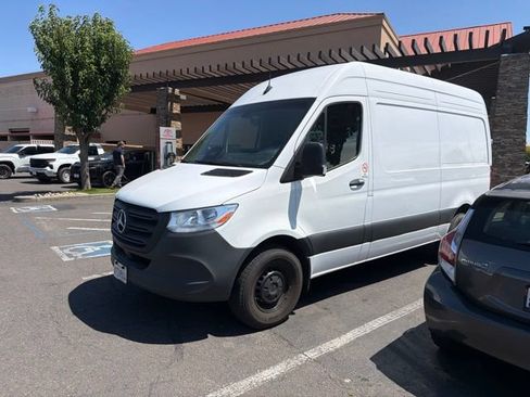 Used 2025 Mercedes-Benz Sprinter 2500 image 19