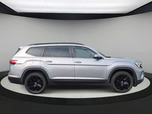 Used 2024 Volkswagen Atlas SE w/ Black Wheel Package AWD/4WD image 9