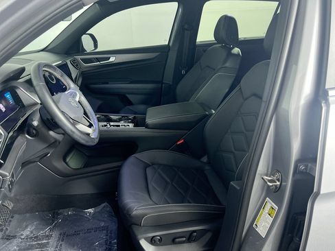 Used 2025 Volkswagen Atlas Cross Sport SE FWD image 8