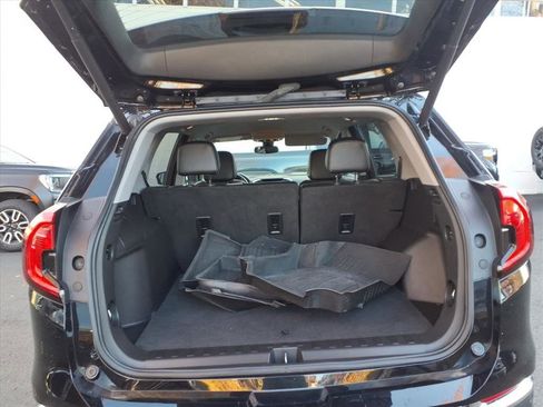 Certified 2022 GMC Terrain SLT image 10