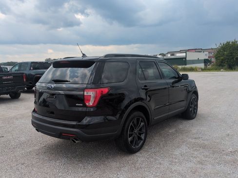 Used 2019 Ford Explorer XLT w/ Equipment Group 202A AWD/4WD image 5