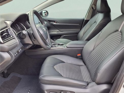 Used 2024 Toyota Camry SE w/ Convenience Package image 10