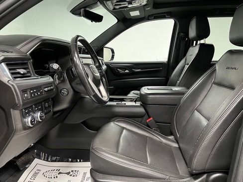 Used 2022 GMC Yukon XL Denali w/ Advanced Technology Package AWD/4WD image 19