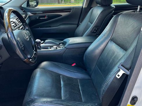Used 2013 Lexus LS 460 w/ Comfort Pkg RWD image 10