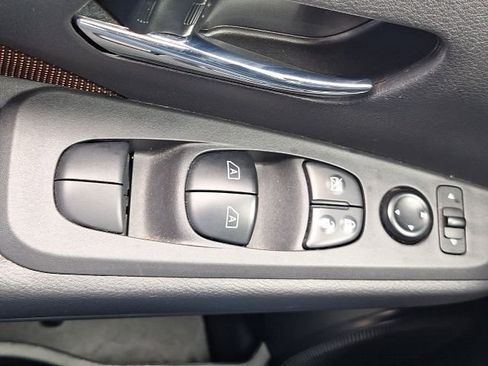 Certified 2024 Nissan Kicks SR image 10