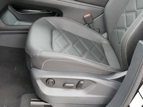 Certified 2025 Volkswagen Atlas Cross Sport SE FWD image 14