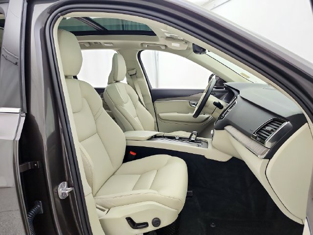 Certified 2024 Volvo XC90 B6 Plus w/ Protection Package Premier AWD/4WD image 18