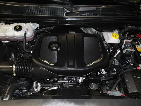 Used 2025 RAM 1500 Laramie AWD/4WD image 21