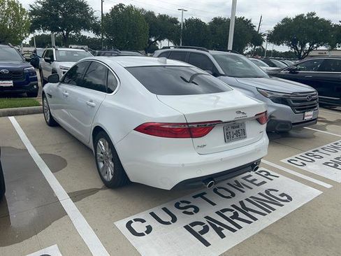Used 2016 Jaguar XF Premium RWD image 2