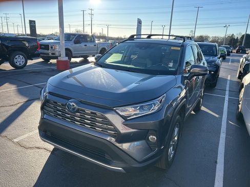 Used 2020 Toyota RAV4 Limited image 11