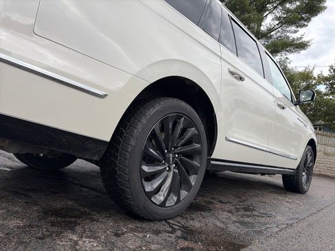 Used 2021 Lincoln Navigator L Reserve AWD/4WD image 7